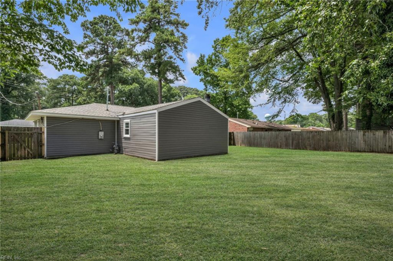 Photo 12 of 19 residential for sale in Chesapeake virginia
