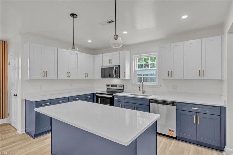 Photo 14 of 19 residential for sale in Chesapeake virginia