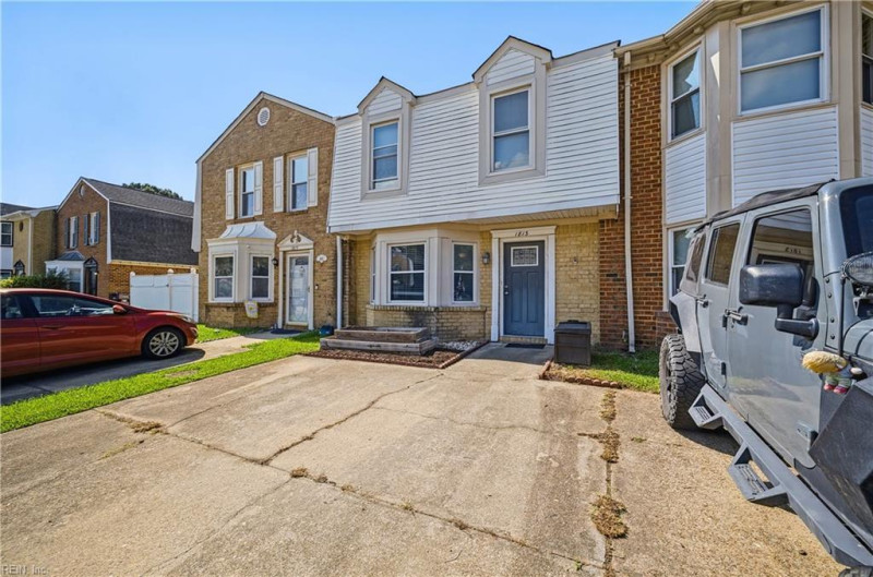 Photo 4 of 28 residential for sale in Chesapeake virginia