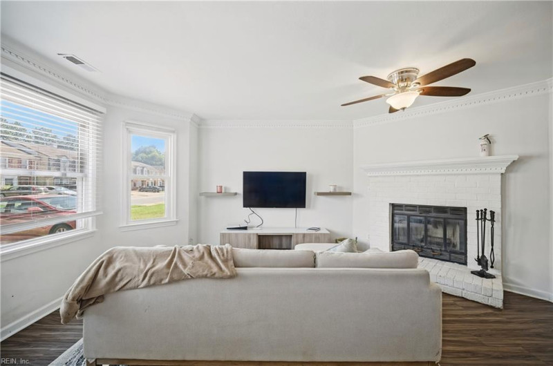 Photo 6 of 28 residential for sale in Chesapeake virginia
