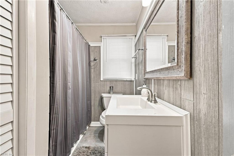 Photo 14 of 50 residential for sale in Hampton virginia