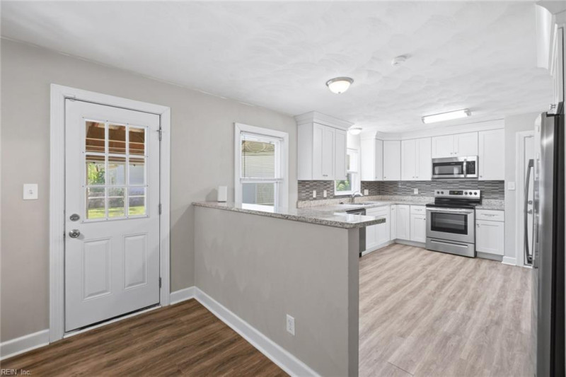 Photo 11 of 35 residential for sale in Portsmouth virginia