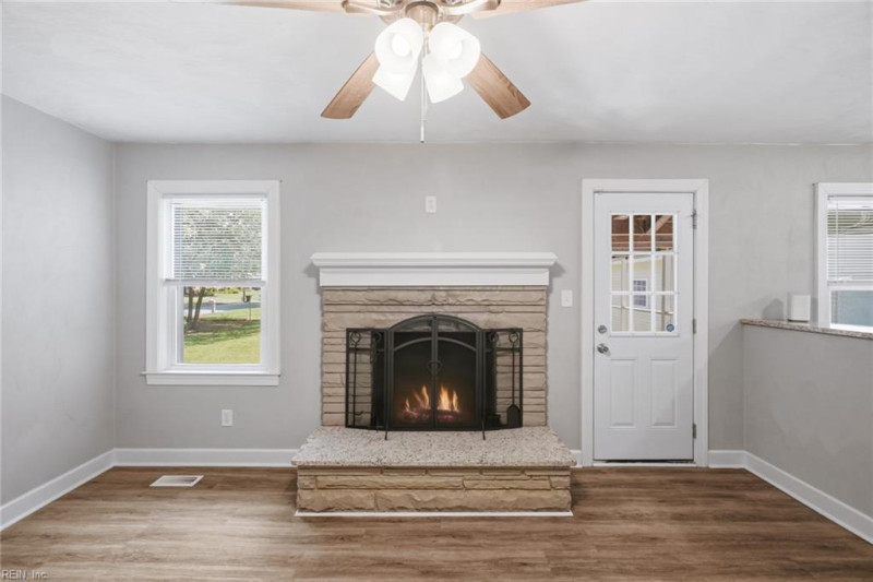 Photo 14 of 35 residential for sale in Portsmouth virginia