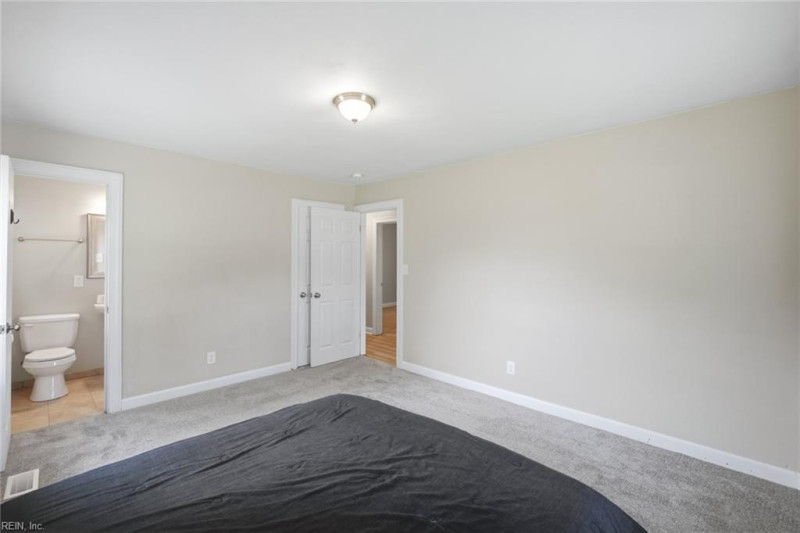 Photo 16 of 35 residential for sale in Portsmouth virginia