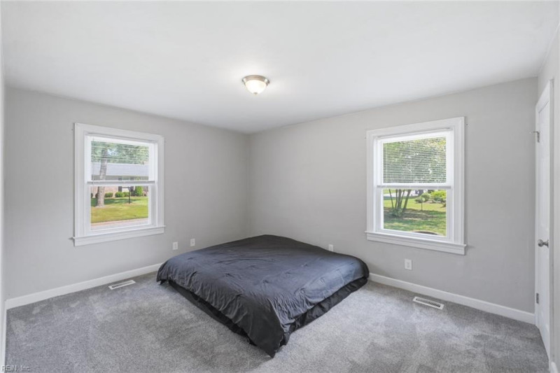 Photo 17 of 35 residential for sale in Portsmouth virginia