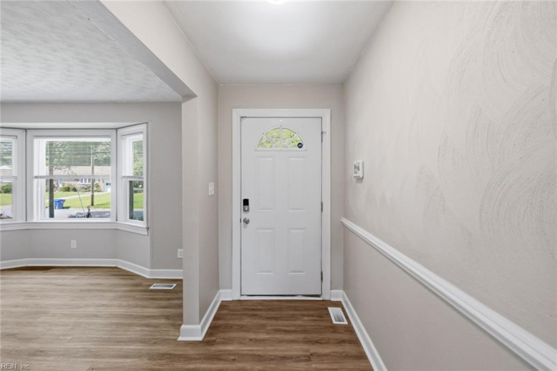 Photo 3 of 35 residential for sale in Portsmouth virginia