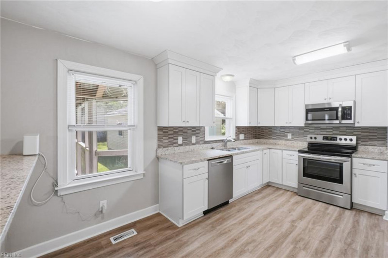 Photo 8 of 35 residential for sale in Portsmouth virginia