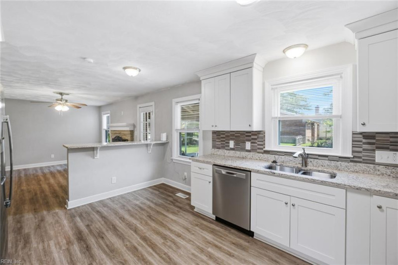 Photo 9 of 35 residential for sale in Portsmouth virginia