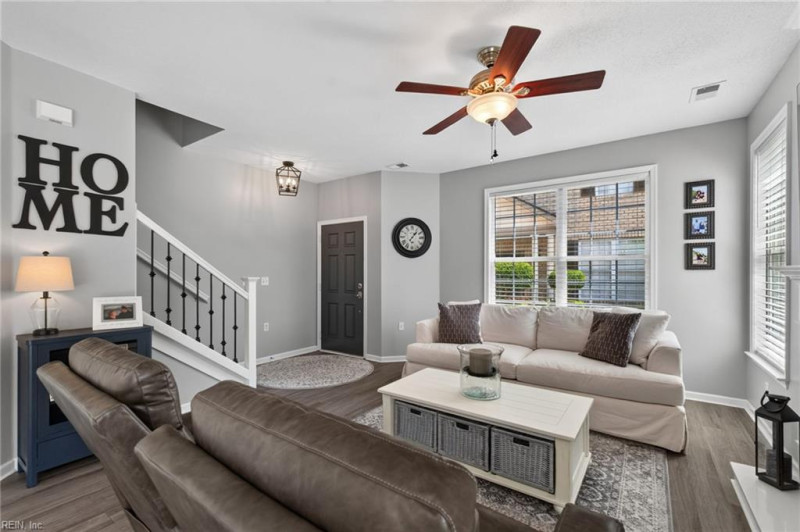 Photo 5 of 31 residential for sale in Virginia Beach virginia