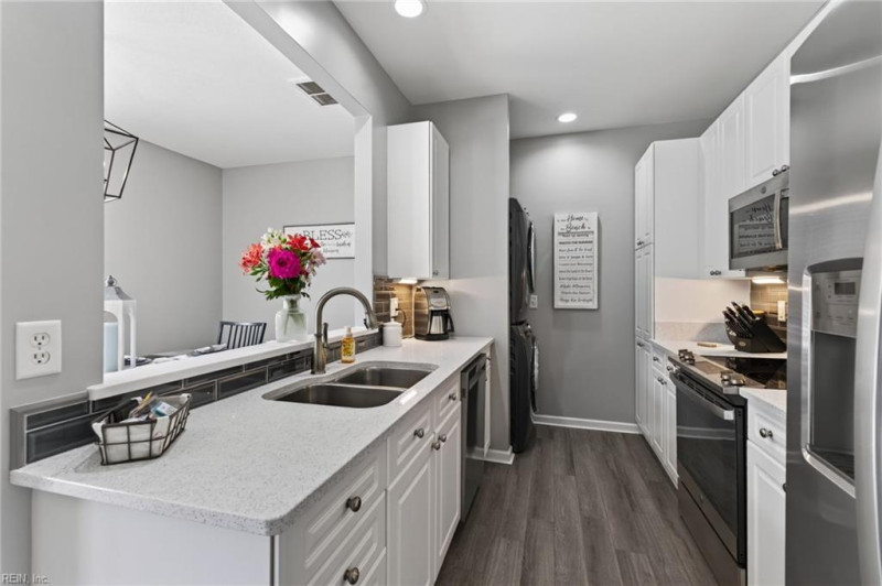 Photo 8 of 31 residential for sale in Virginia Beach virginia