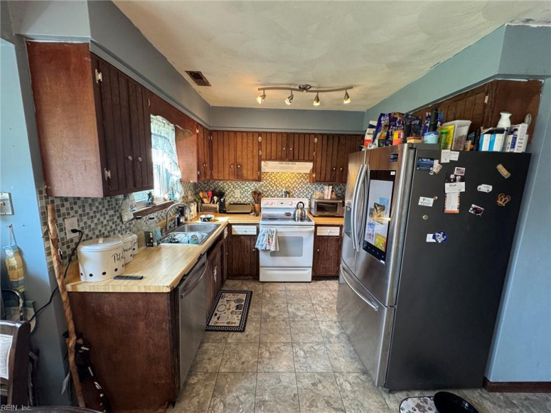 Photo 14 of 36 residential for sale in Virginia Beach virginia