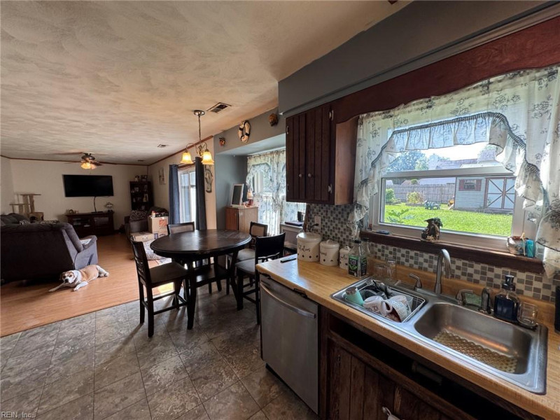 Photo 18 of 36 residential for sale in Virginia Beach virginia