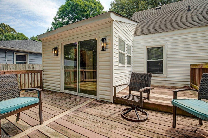 Photo 11 of 26 residential for sale in Chesapeake virginia
