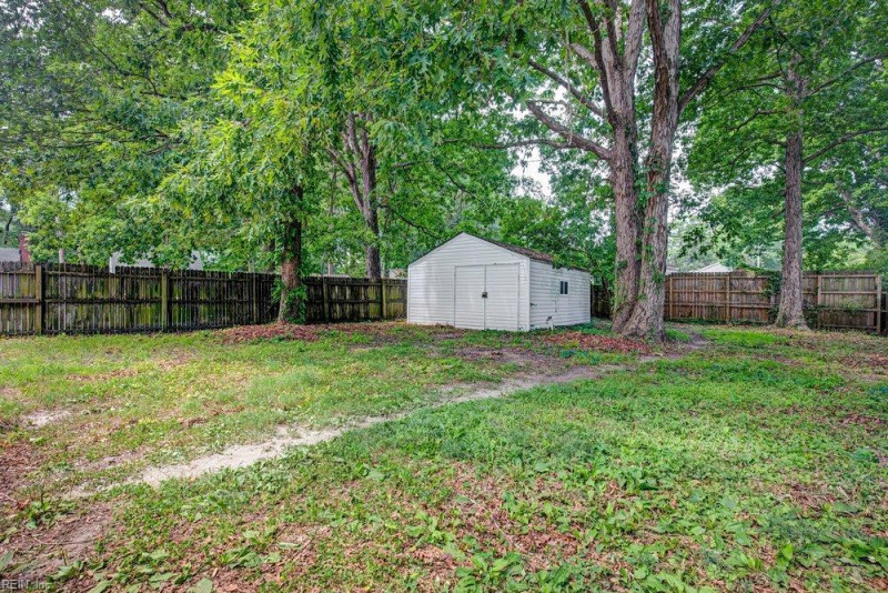 Photo 12 of 26 residential for sale in Chesapeake virginia