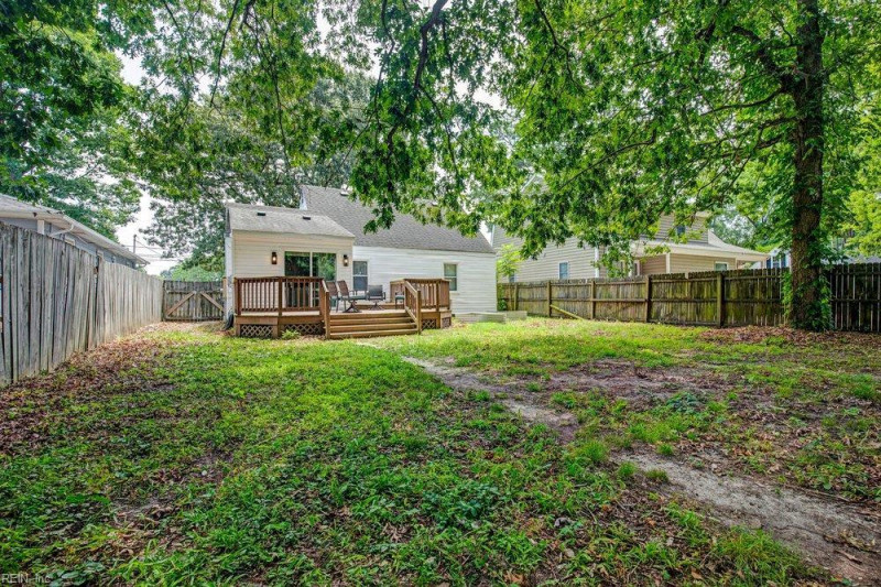 Photo 13 of 26 residential for sale in Chesapeake virginia