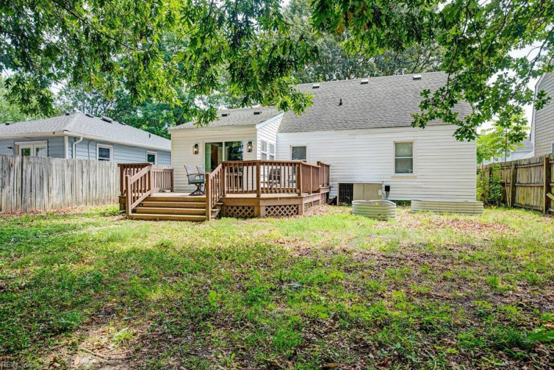 Photo 15 of 26 residential for sale in Chesapeake virginia