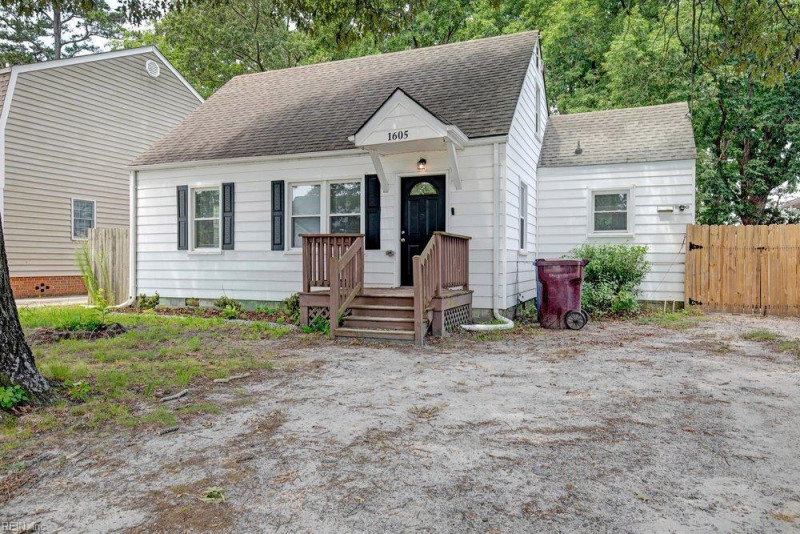 Photo 2 of 26 residential for sale in Chesapeake virginia
