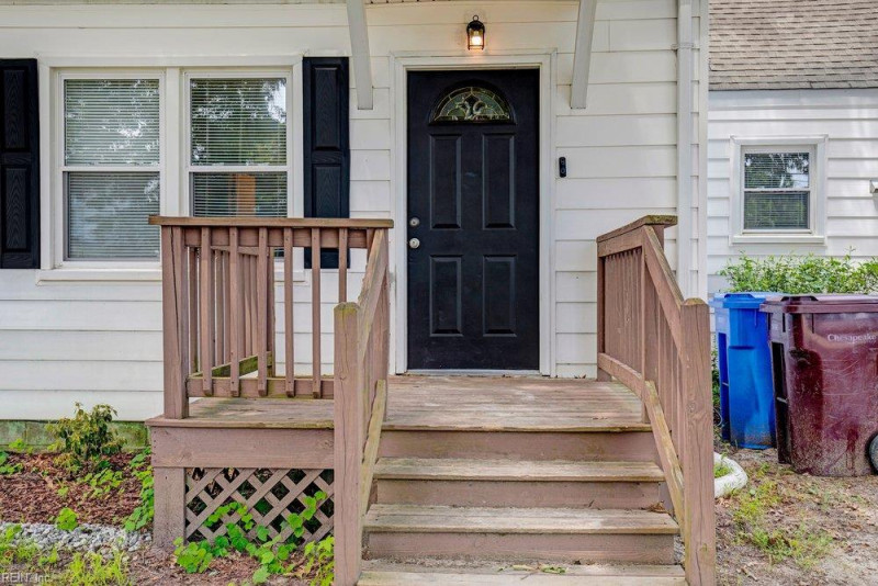Photo 3 of 26 residential for sale in Chesapeake virginia