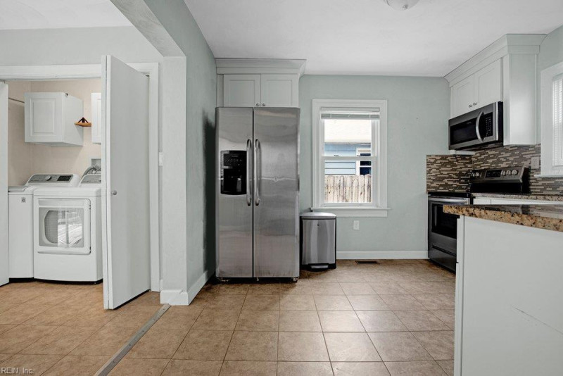 Photo 4 of 26 residential for sale in Chesapeake virginia