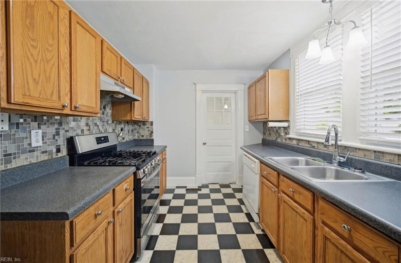 Photo 8 of 25 residential for sale in Norfolk virginia