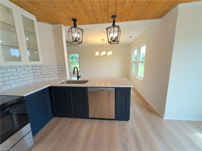 Photo 9 of 34 residential for sale in Moyock virginia