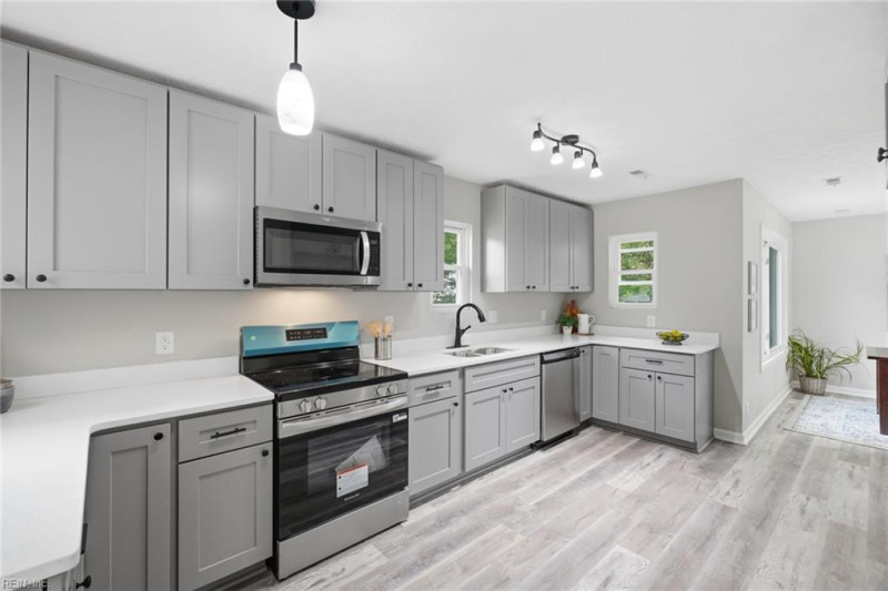 Photo 10 of 34 residential for sale in Hampton virginia