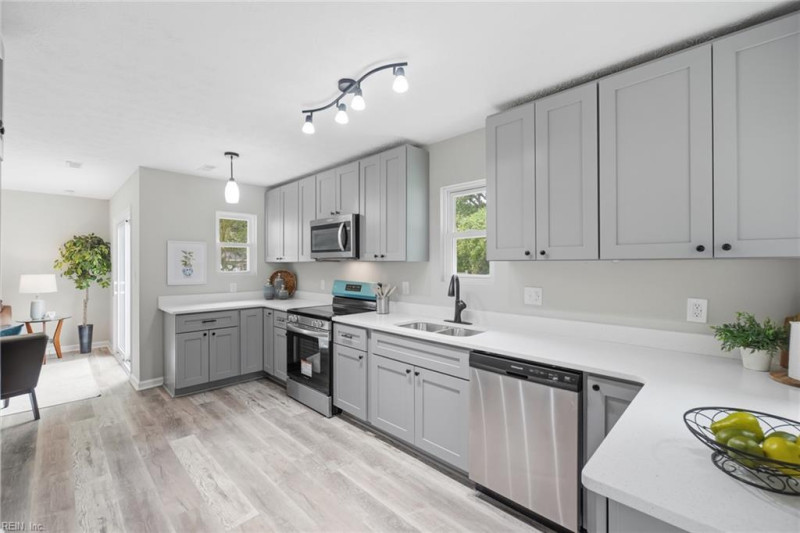 Photo 11 of 34 residential for sale in Hampton virginia