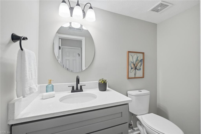 Photo 14 of 34 residential for sale in Hampton virginia