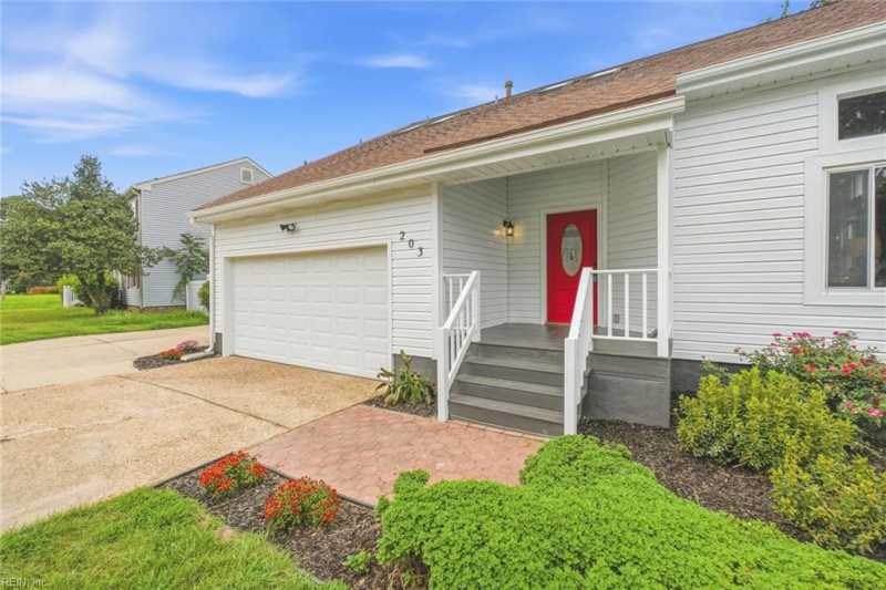Photo 3 of 34 residential for sale in Hampton virginia