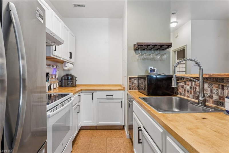 Photo 13 of 38 residential for sale in Norfolk virginia