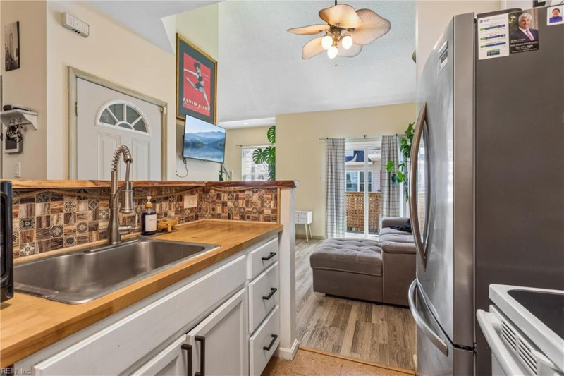 Photo 14 of 38 residential for sale in Norfolk virginia