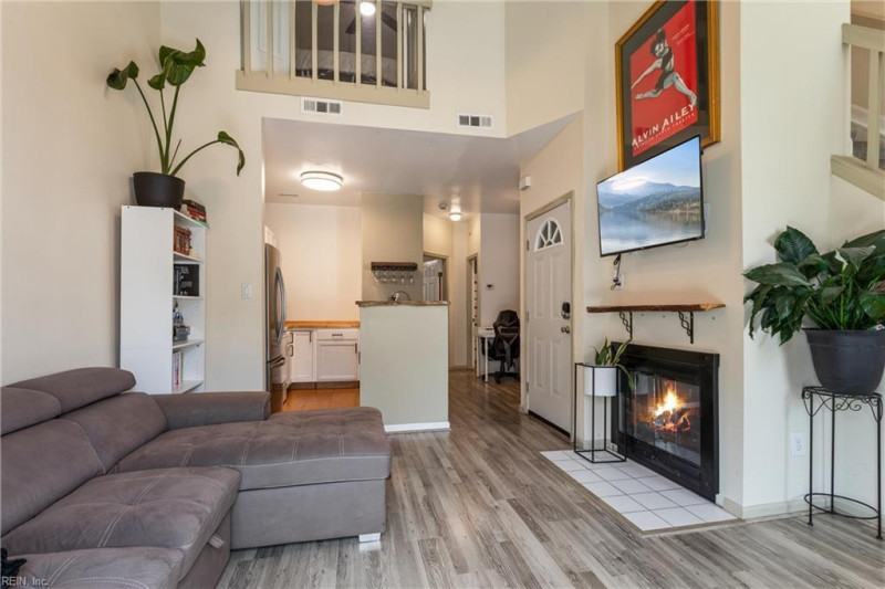Photo 9 of 38 residential for sale in Norfolk virginia