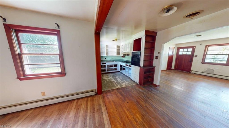 Photo 18 of 50 residential for sale in Norfolk virginia