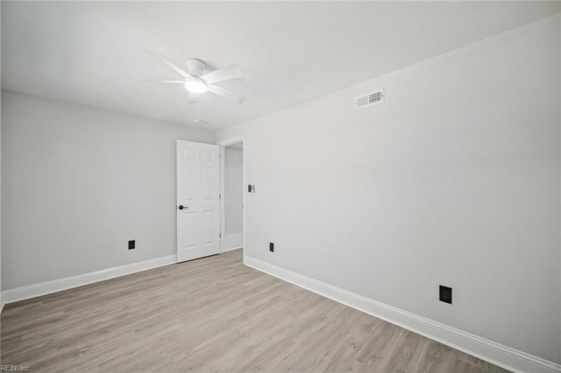 Photo 17 of 50 residential for sale in Chesapeake virginia Photo 17 of 50 residential for sale in Chesapeake virginia