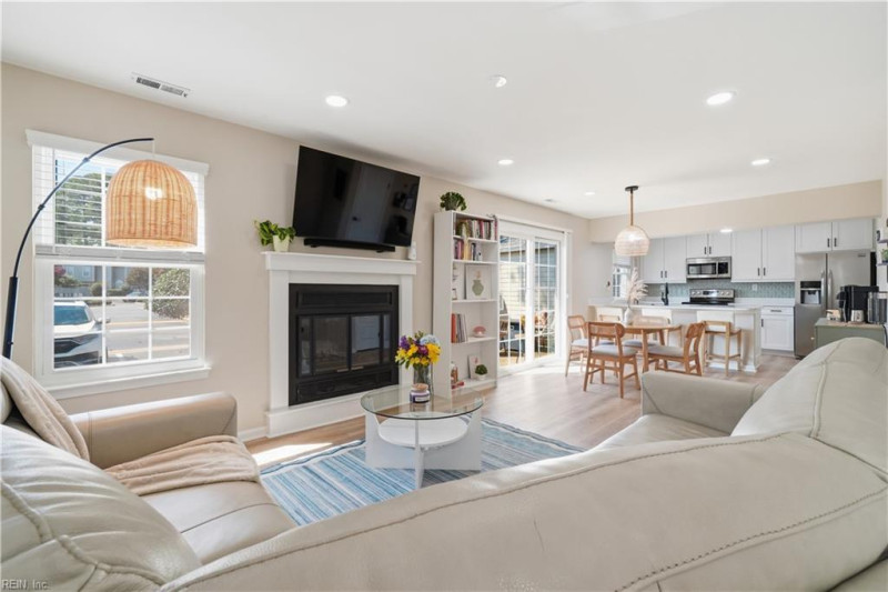 Photo 4 of 30 residential for sale in Virginia Beach virginia