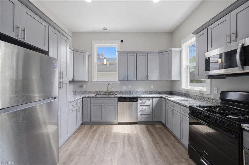 Photo 12 of 40 residential for sale in Suffolk virginia