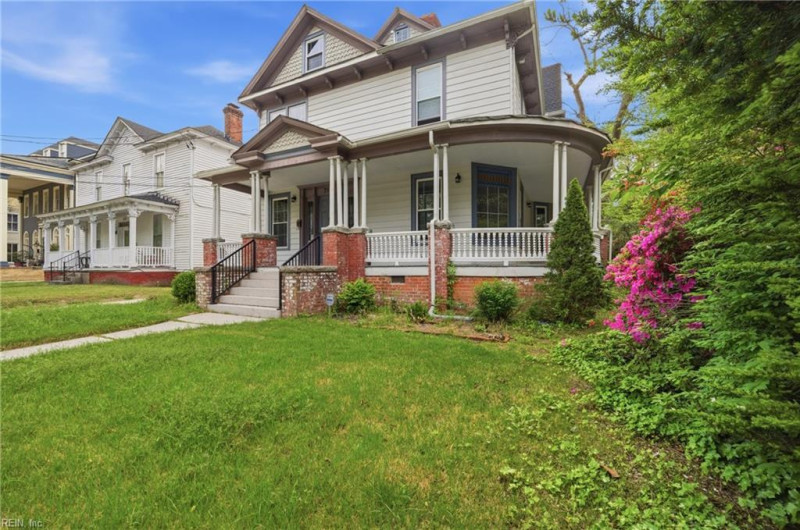 Photo 3 of 40 residential for sale in Suffolk virginia