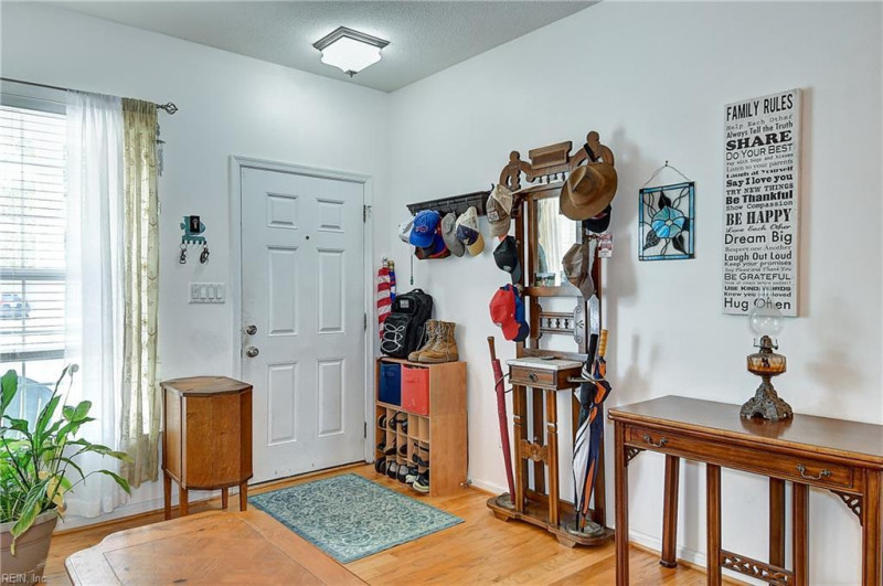 Photo 4 of 48 residential for sale in Virginia Beach virginia