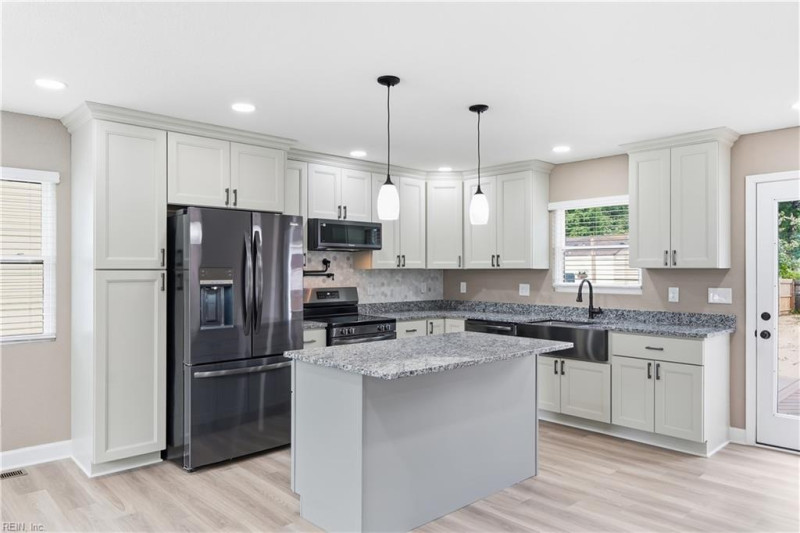 Photo 12 of 41 residential for sale in Chesapeake virginia