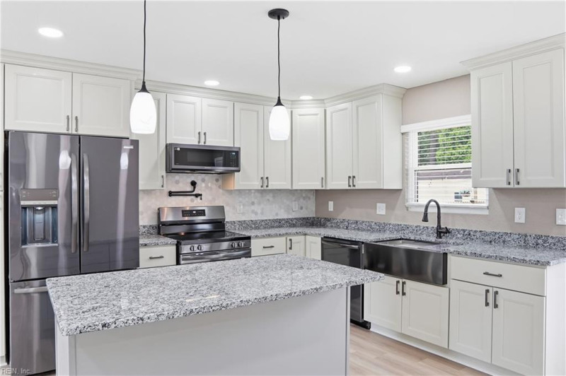 Photo 14 of 41 residential for sale in Chesapeake virginia