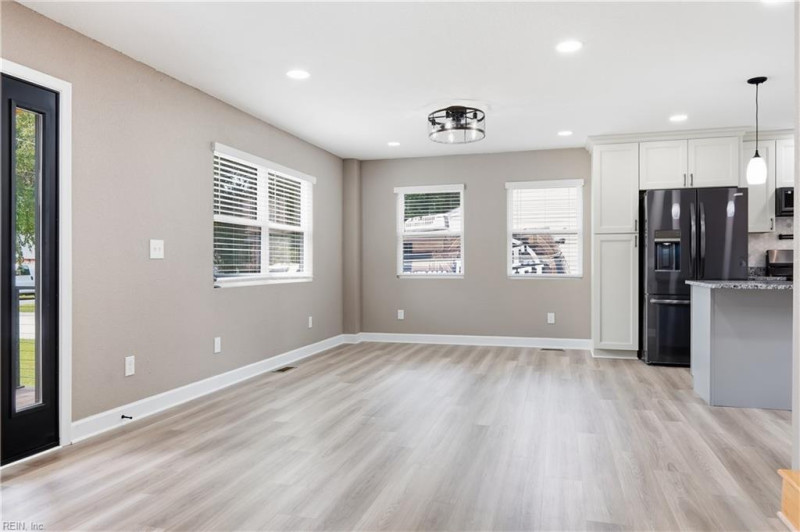 Photo 8 of 41 residential for sale in Chesapeake virginia