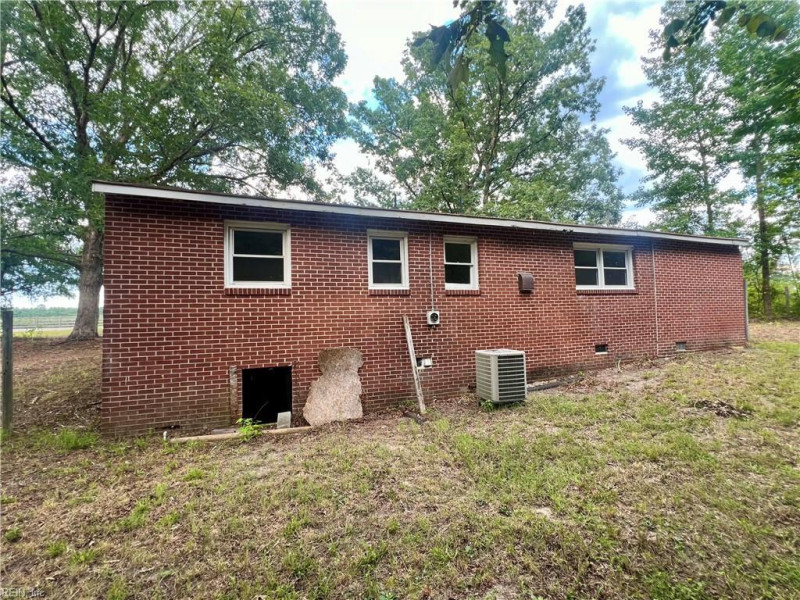 Photo 2 of 15 residential for sale in Isle of Wight County virginia