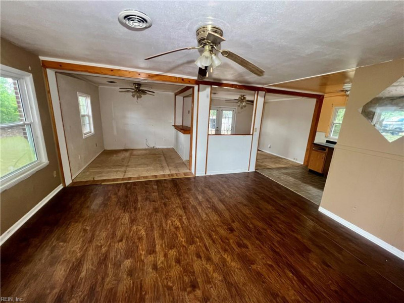 Photo 4 of 15 residential for sale in Isle of Wight County virginia