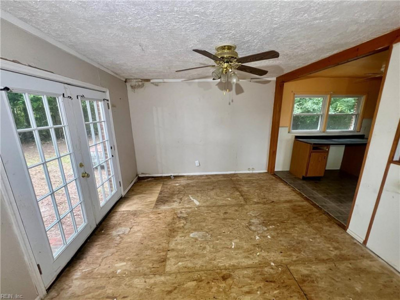 Photo 6 of 15 residential for sale in Isle of Wight County virginia