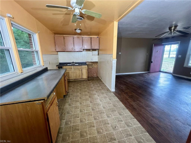 Photo 8 of 15 residential for sale in Isle of Wight County virginia
