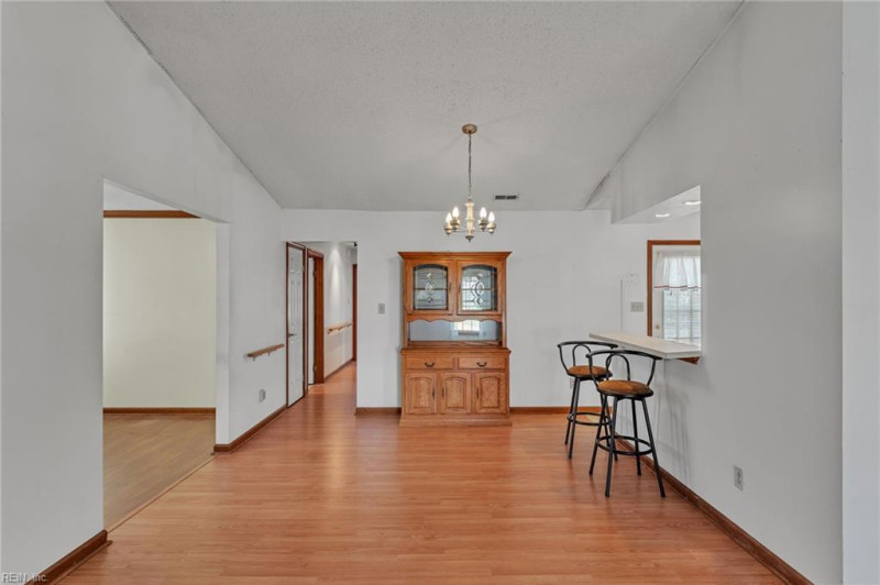 Photo 14 of 46 residential for sale in Virginia Beach virginia