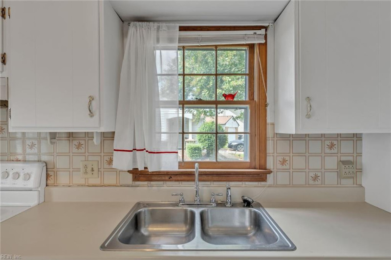 Photo 15 of 46 residential for sale in Virginia Beach virginia