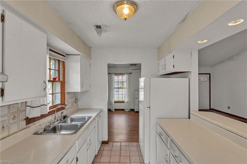 Photo 3 of 46 residential for sale in Virginia Beach virginia