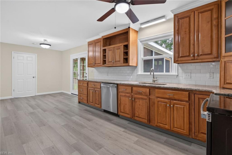 Photo 11 of 32 residential for sale in Newport News virginia