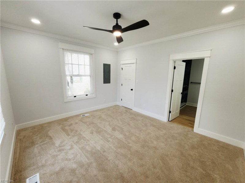 Photo 10 of 33 residential for sale in Portsmouth virginia